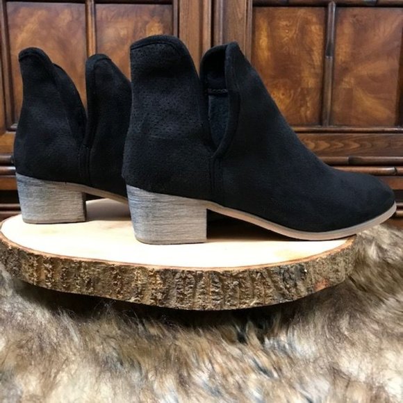 NWOT Seven7 Black Faux Suede Split Side Perforated Back Sim Birch Heel Bootie - Picture 2 of 8